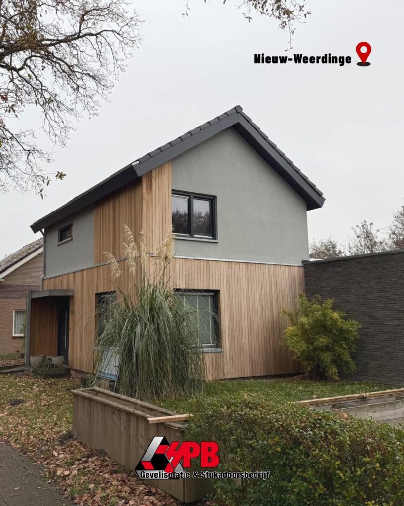 Gevel in Nieuw-Weerdinge met buitenstucwerk en grijs gesausde sierpleister door HPB Gevelisolatie