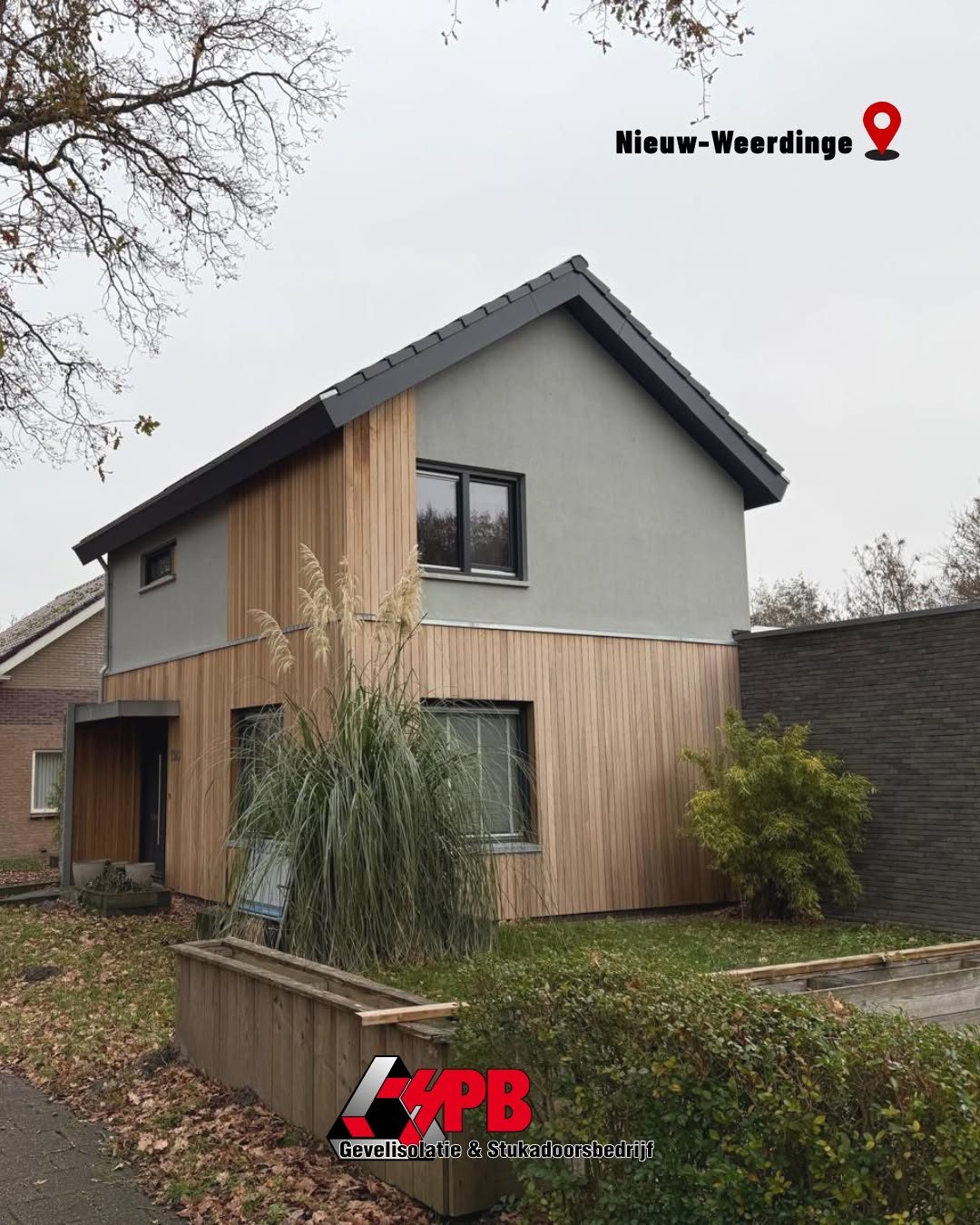 Gevel in Nieuw-Weerdinge met buitenstucwerk en grijs gesausde sierpleister door HPB Gevelisolatie, met Atlas-materialen van beterafbouwmaterialen.nl